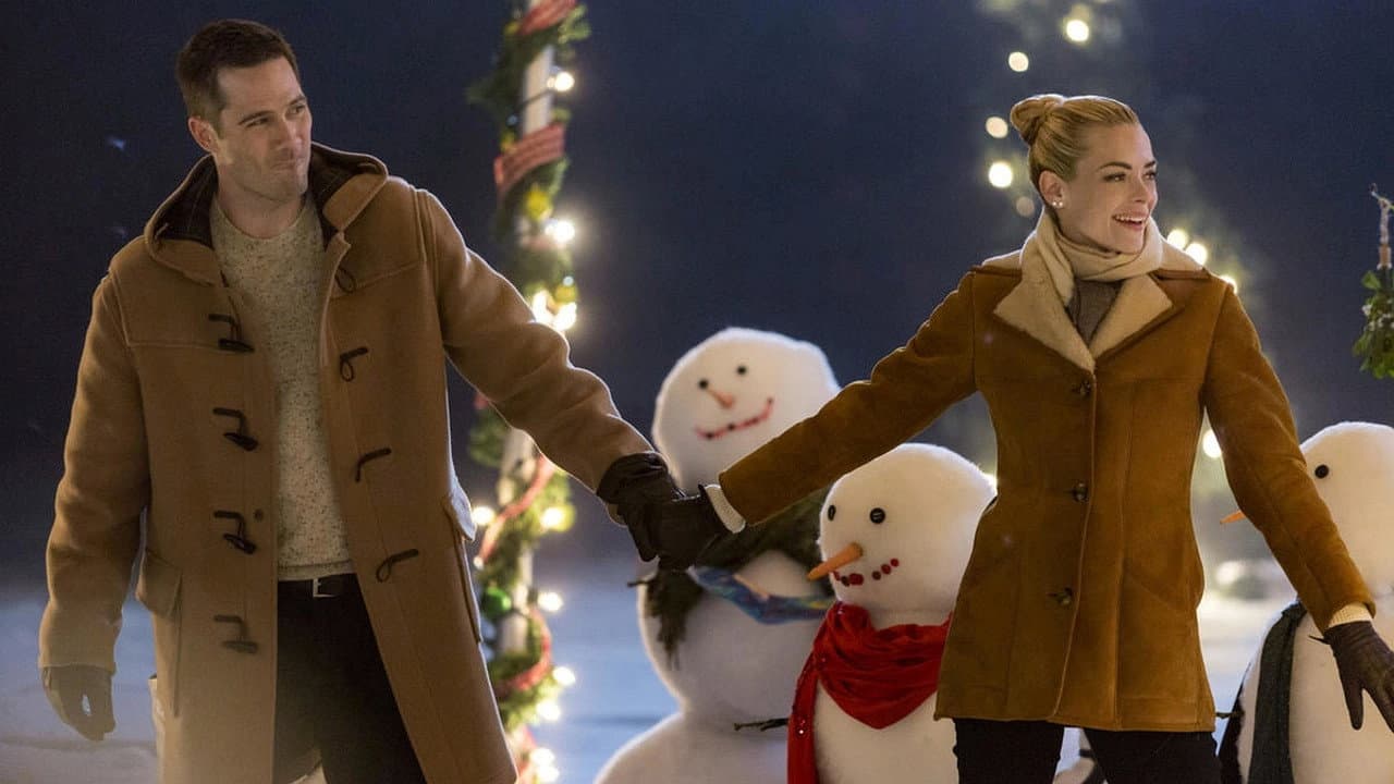 The Mistletoe Promise still 8